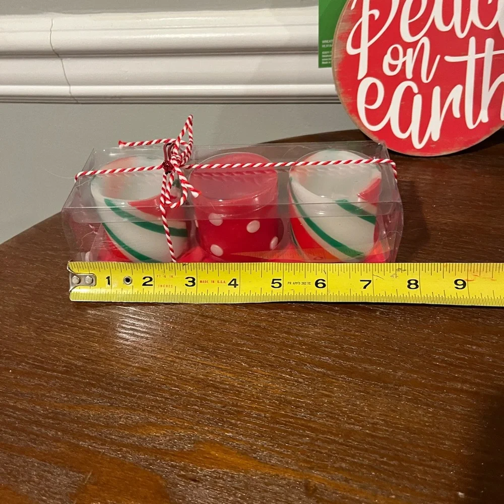 Holiday/Christmas Bundle includes Pier 1 mini motive, 2 holiday spatulas & decor